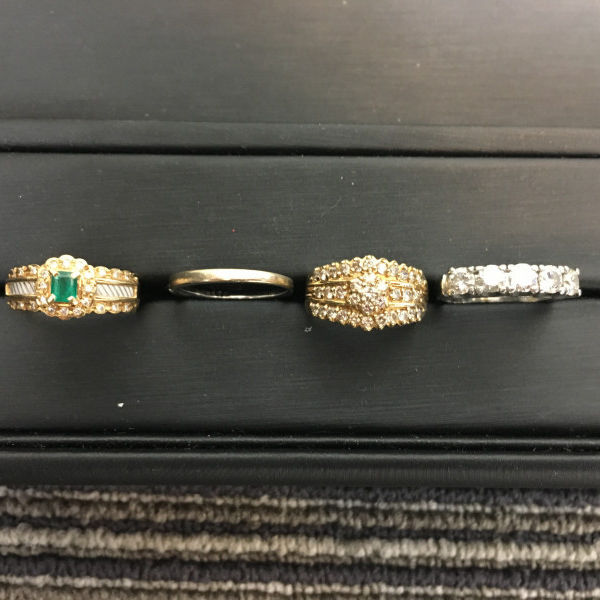 鴻巣で貴金属、宝飾品の高価買取ならスリーアローズ鴻巣店