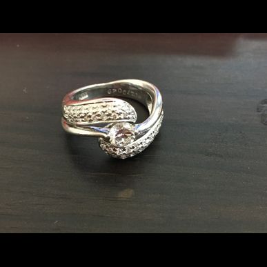 鴻巣でダイヤモンドの買取ならスリーアローズ鴻巣店