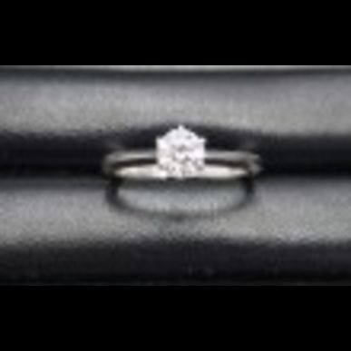 鴻巣でダイヤモンドの高価買取ならスリーアローズ鴻巣店