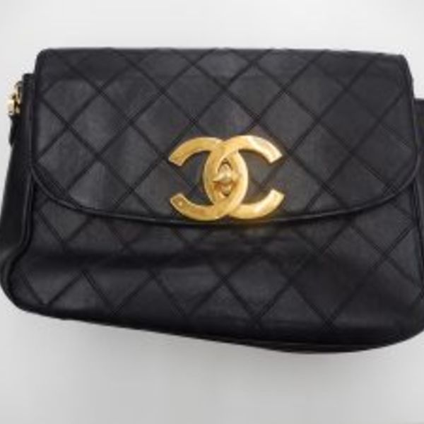 鴻巣駅周辺でシャネル製品の無料査定、高価買取ならスリーアローズ鴻巣店へ