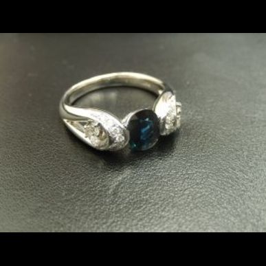 鴻巣でサファイアの無料査定、高価買取なら旧中山道そばスリーアローズ鴻巣店