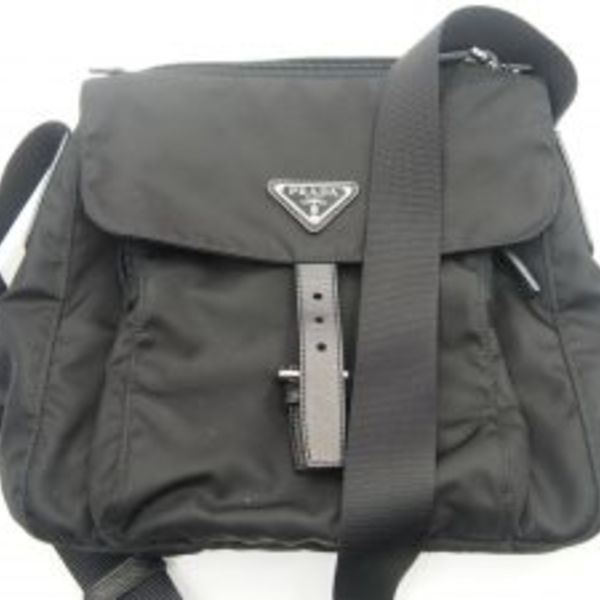 羽生市の方もプラダ製品の無料査定・高価買取ならスリーアローズ鴻巣店へ