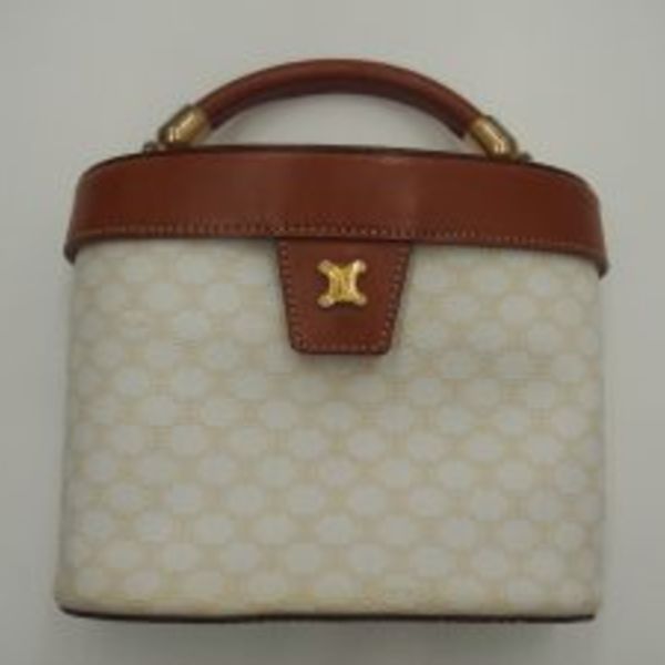 桶川市の方も各ブランド・セリーヌ製品の高価買取ならスリーアローズ鴻巣店