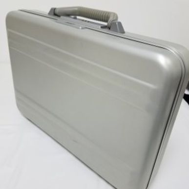 久喜市の方もゼロハリバートンの高価買取ならスリーアローズ鴻巣店へ