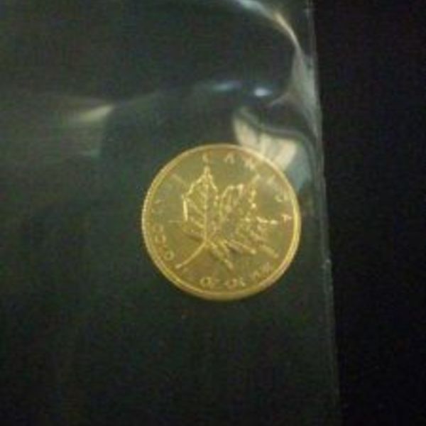 鴻巣市の方もメイプルリーフ金貨の高価買取ならスリーアローズ鴻巣店へ